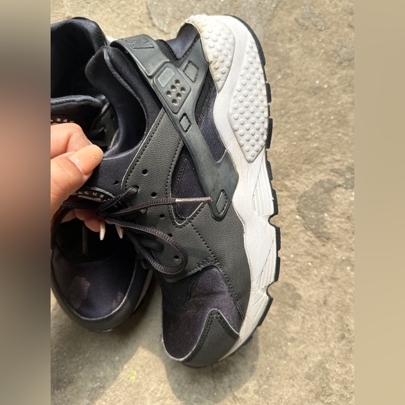 Nike Huarache - Picture 2 of 16